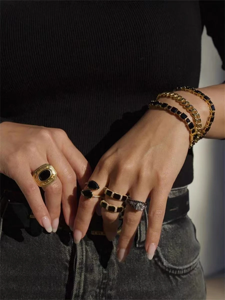 

Black agate ring ring female European and American niche design retro light luxury ring