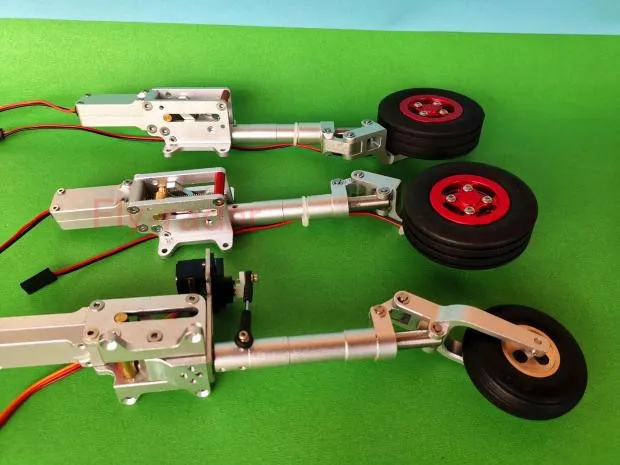 Втягивающая шестерня с электрическим тормозом для радиоуправляемого самолета