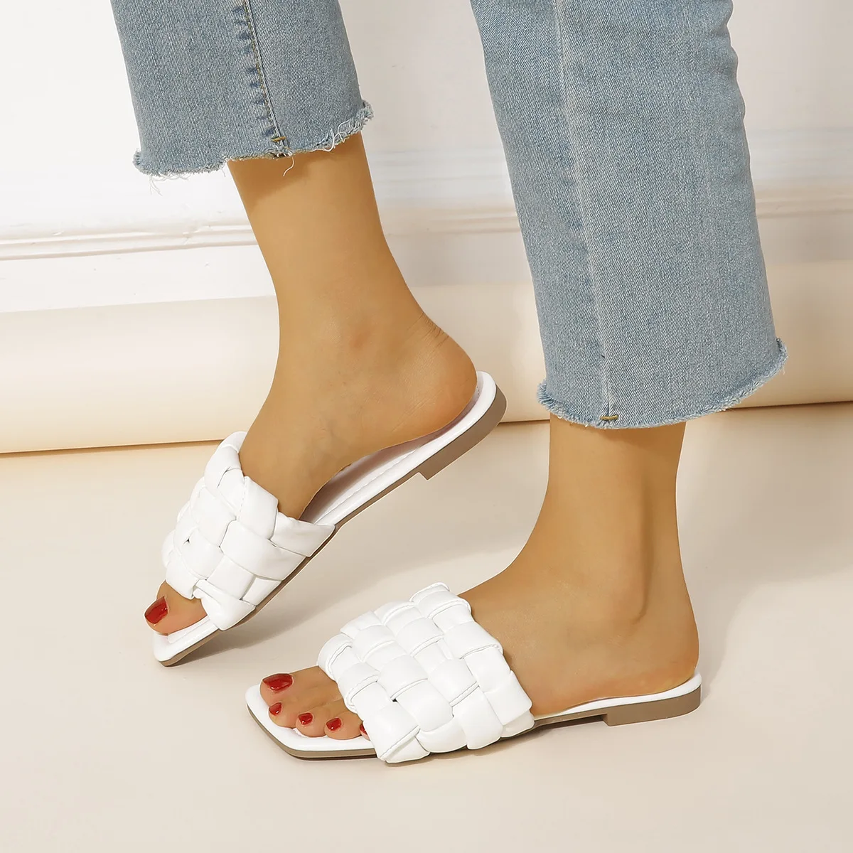 

2022 Fashion Women Slippers Weave Leather Sandals Square Toe Flat Slippers Summer Outdoor Beach Women Shoes Female Flip Flops