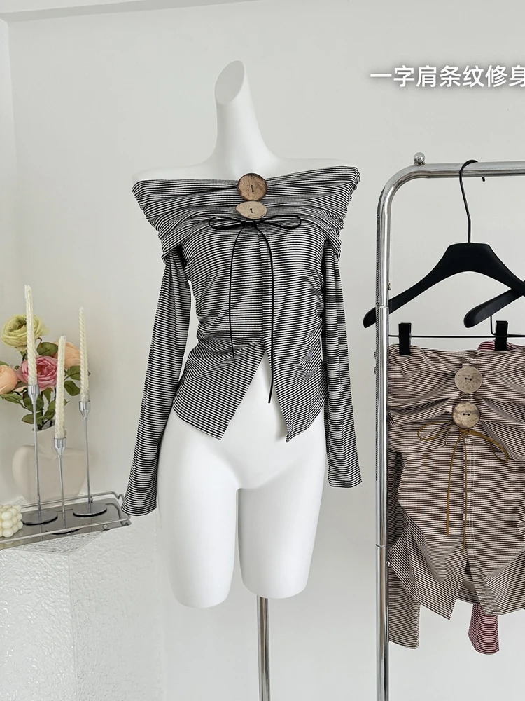 Женская футболка с длинным рукавом в полоску воротником-лодочкой