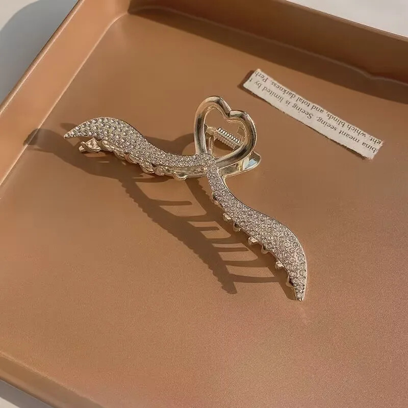 

French Large Grab Clip Back Spoon Pearl Hair Clip Female Korean Elegant Temperament Shark Hair Grab Clip Female Headdress tiara