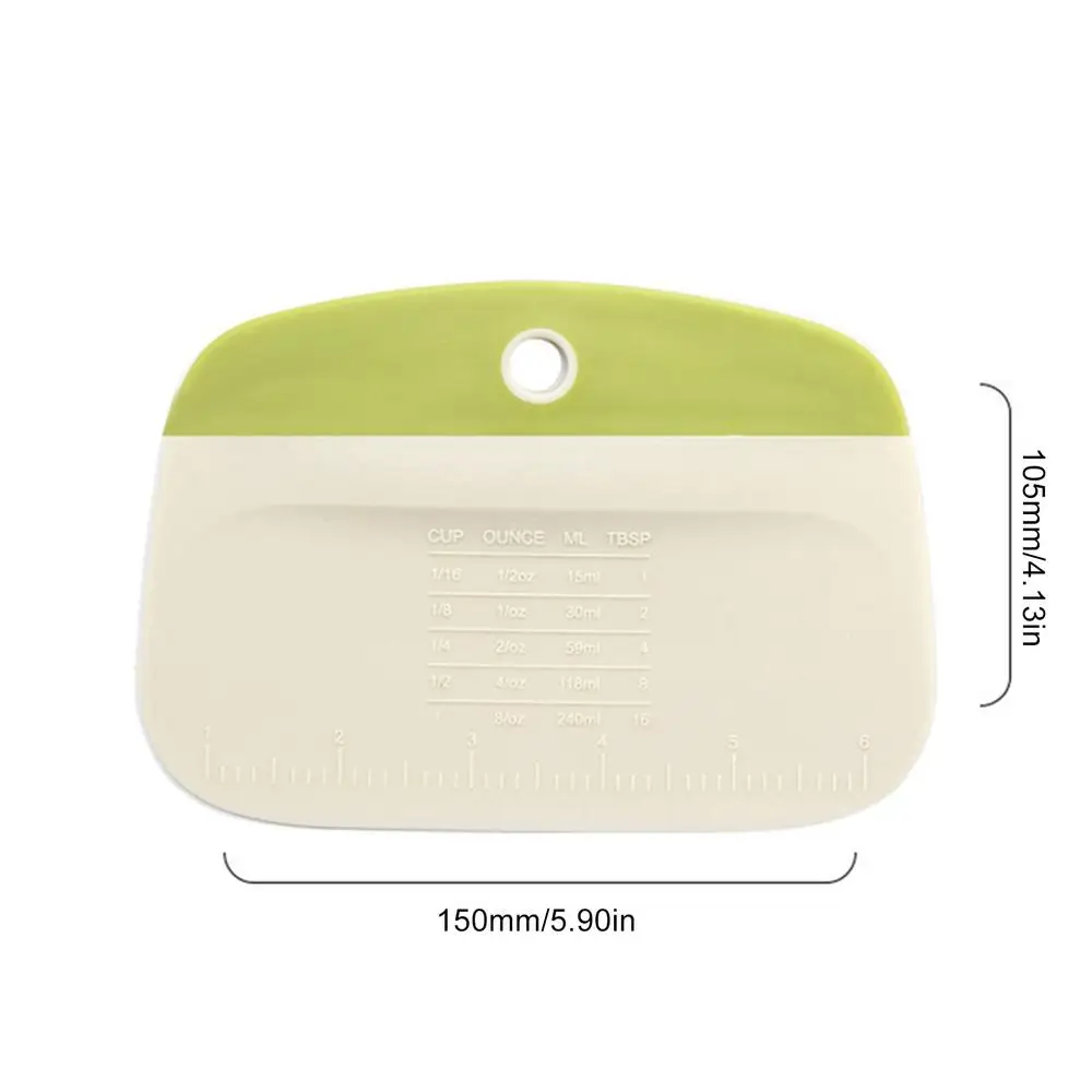 Пластиковый скребок для теста