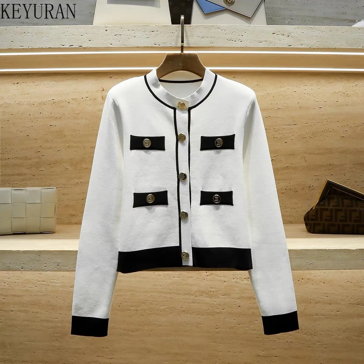 

Женский трикотажный кардиган с круглым вырезом, черный или белый контрастный трикотажный кардиган в Корейском стиле, дизайнерский свитер, 2023