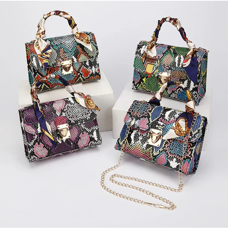 

2023 New Colorful Snake Pattern Scarf Handbag Metal Chain Shoulder Bag PU Diagonal Straddle Small Square Bag Luxury Designer Bag