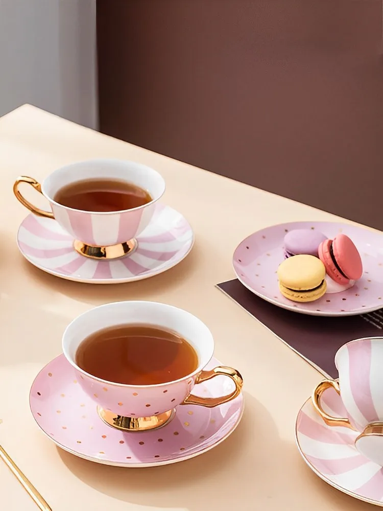 

Pink Ceramic Coffee Tea Cup with Saucer European Bone China Coffee Mug British Afternoon Tea Cups and Sets Water Cafe Coffeeware