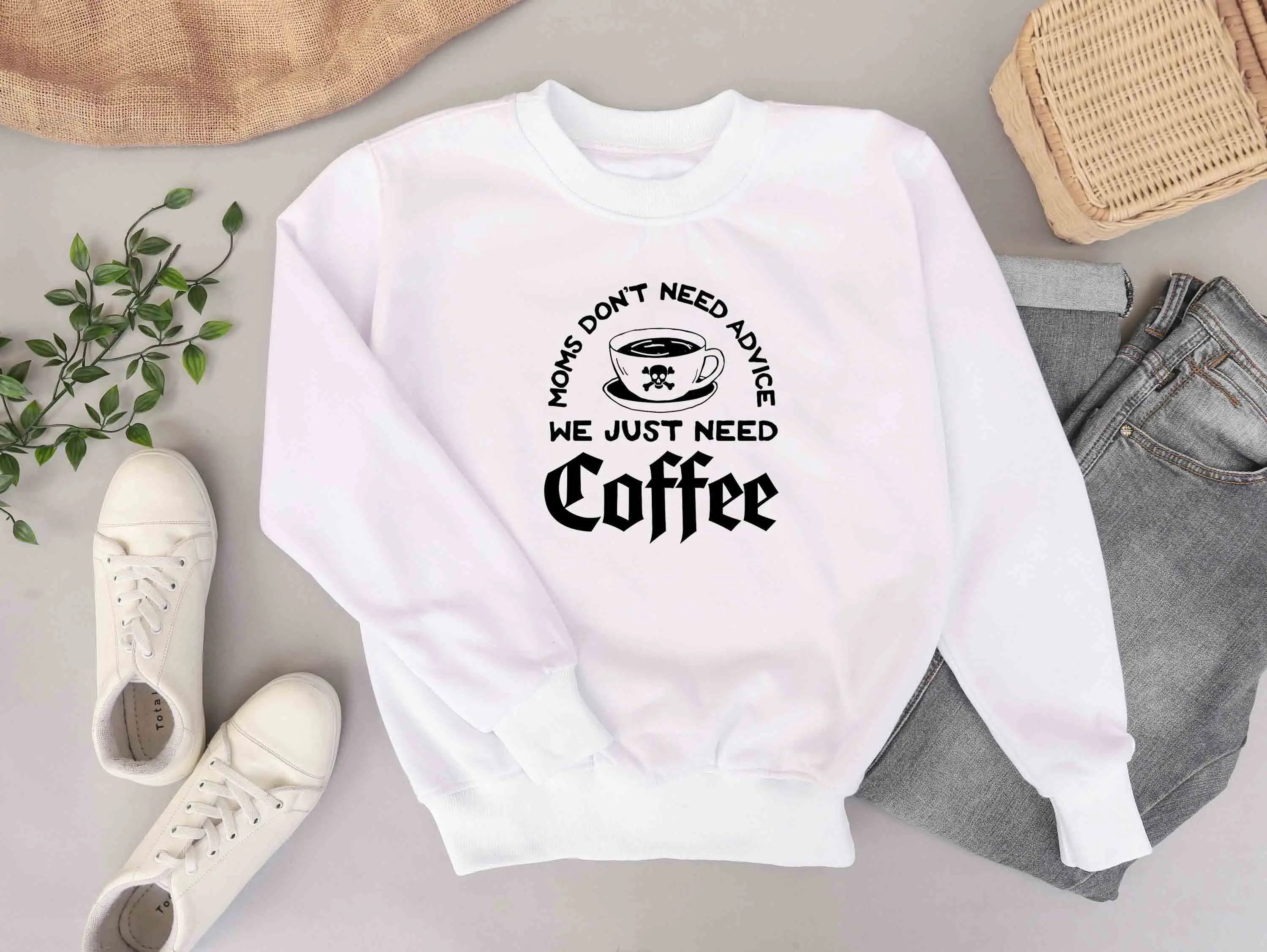 Нам просто нужно кофе Свитшот подарок на день матери смешная Цитата Женская мода
