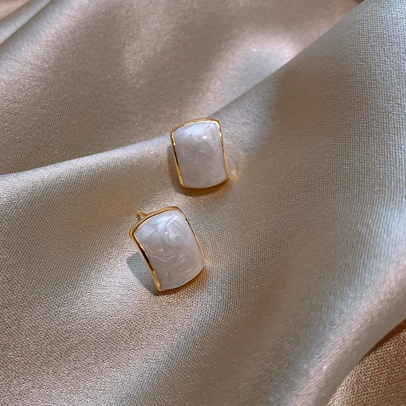 

Korean Style Fashion Cute Earrings Temperament Dripping Stud Earrings