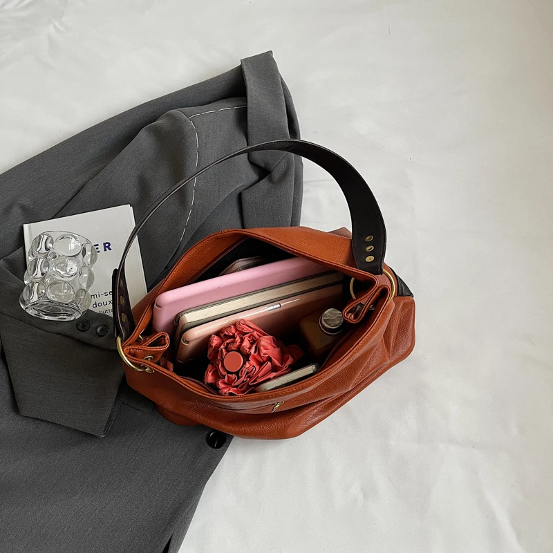 Retro Commuting Bag Large Capacity Female 2023 Summer New Bucket Bag Casual Travel Designer Shoulder Bag High Quality M819