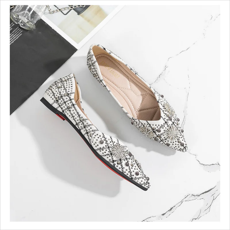 New Famous Rivets Flats Women Pointed Toe Glitter Beading Ballerian Shoes Shallow Mouth Sequined Cloth Moccasins Plus Size 43