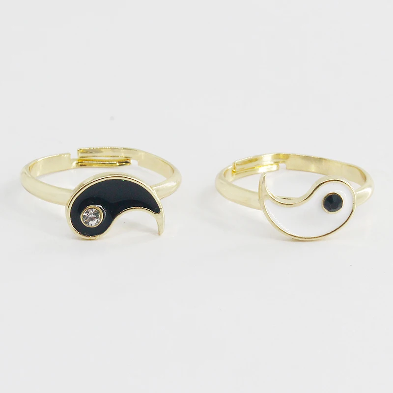 

Punk Trendy Metal Gossip Tai Chi Couple Ring For Women Men Creative Black White Stitching Round Finger Ring Jewelry Gift AR76