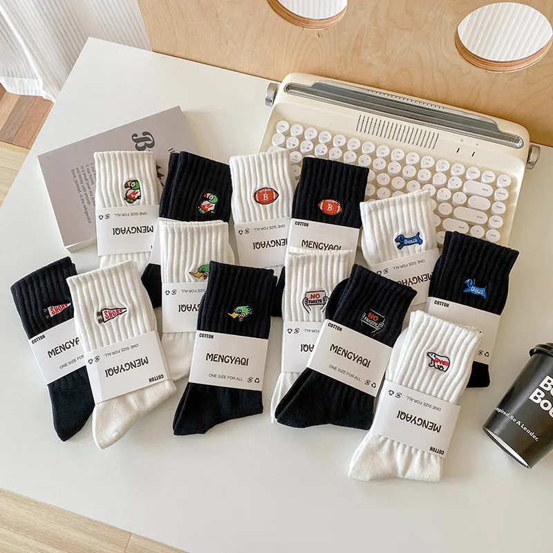 

Korean unisex fashion embroidered socks black white sports socks Cartoon animal High quality combed cotton socks