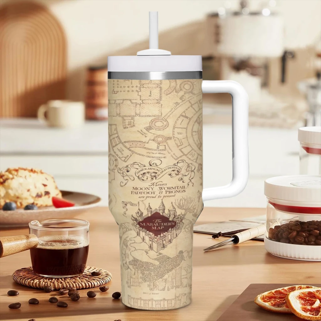 Стакан Harry Potter на 40 унций с ручкой и соломенной крышкой. Изолированные стаканы из