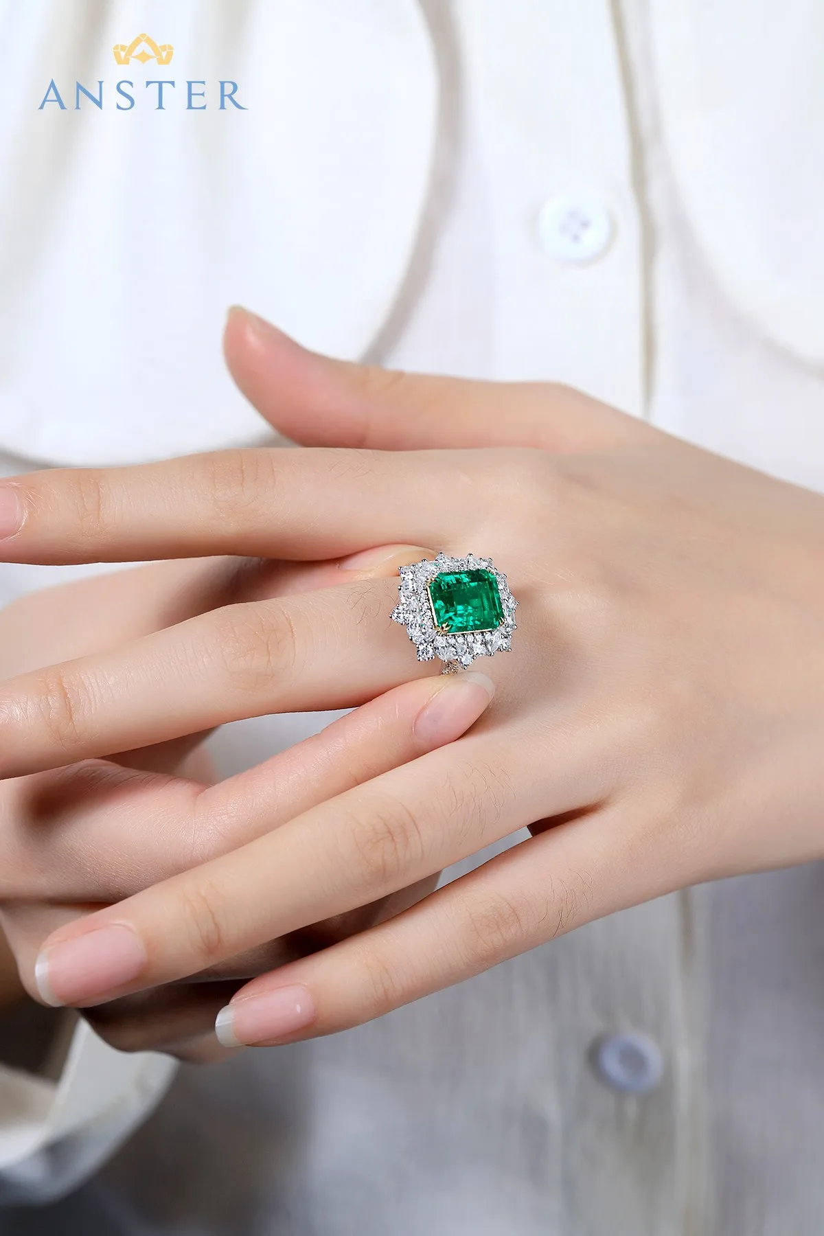 Рисунок 6 - Роскошное кольцо с изумрудом 18K Lab для женщин