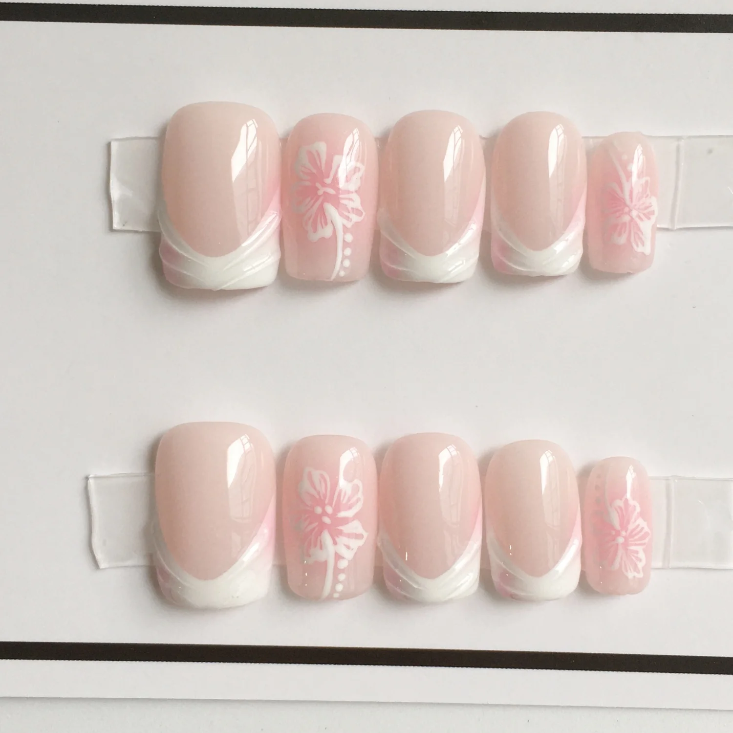 Короткие квадратные накладные ногти с ручной росписью работы роскошные