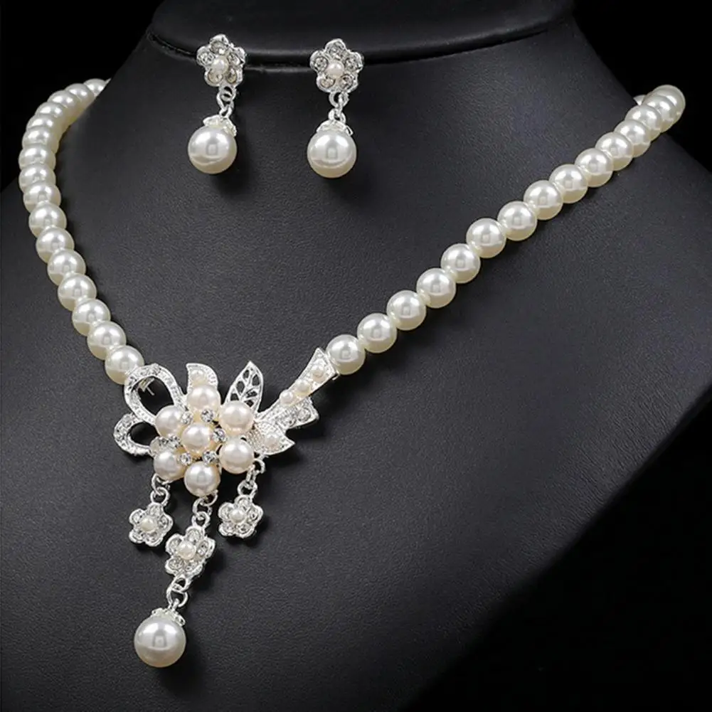 

Women Chain Necklace Sets Beaded Glossy Faux Pearls Rhinestone Embedded Flower Bride Necklace Stud Earrings Kit Wedding Jewelry
