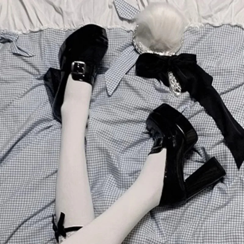 Женские туфли на высоком каблуке туфли-лодочки с металлическим украшением