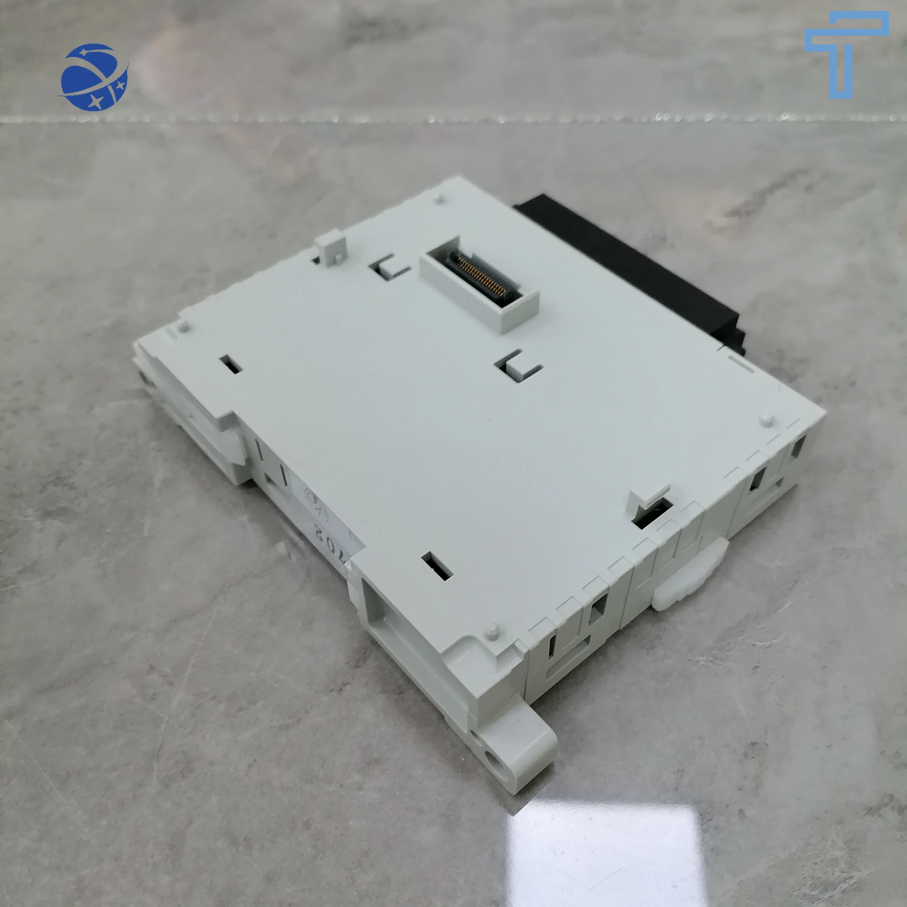 Оригинальный программируемый модуль контроллера с ЧПУ Mitsubshi PLC