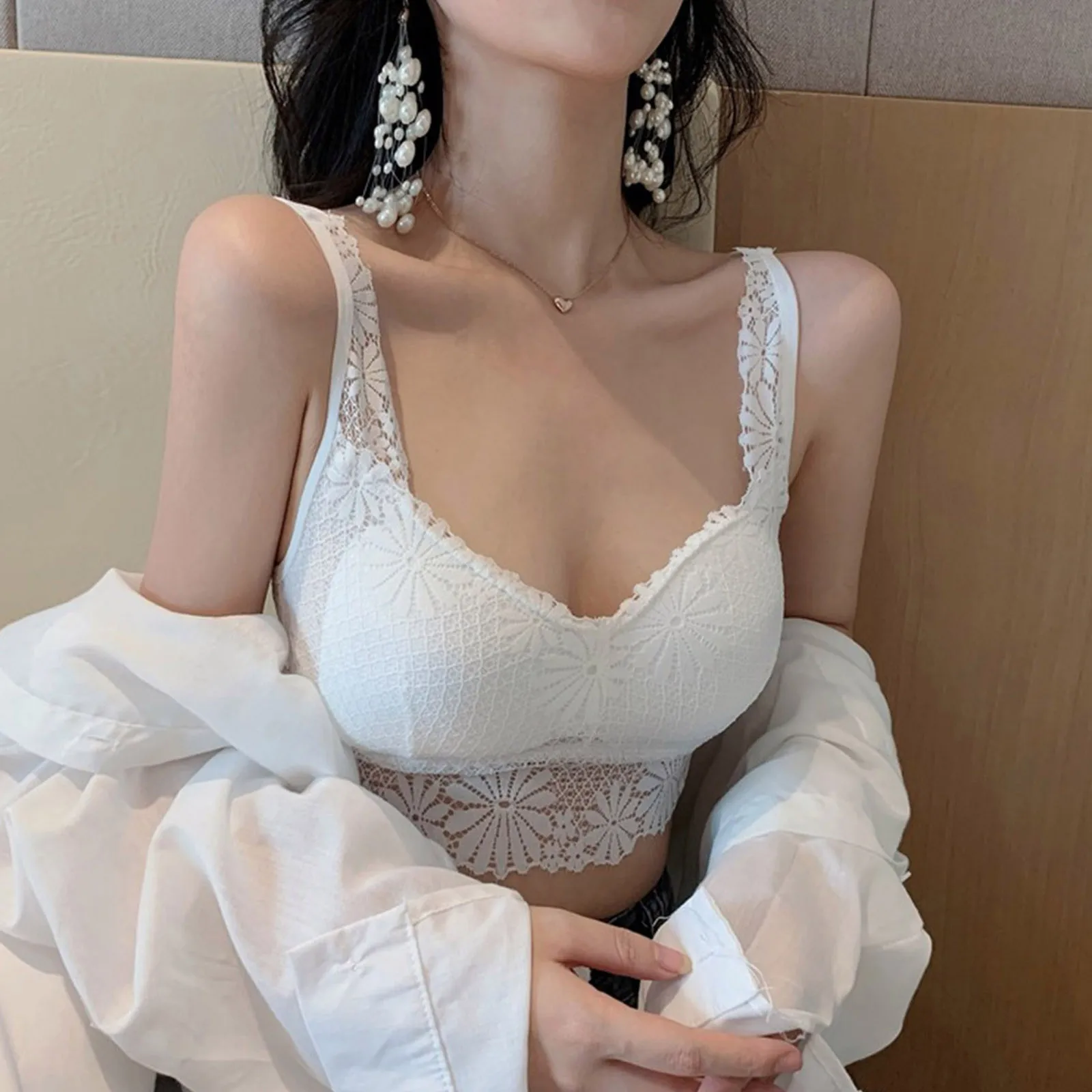 

New Women Lace Bras Top Comfortable Bralette Solid Color Sexy Outerrwear Vest Female Hollow Out Wireless Seamless Bra