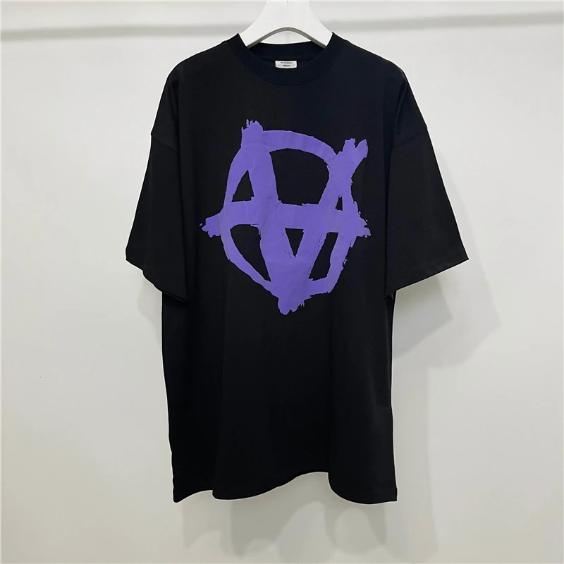 

Vetements High Quality Foam Print Anarchy Logo Fashion T-shirt Men Women 1:1 Back Sleeve Gothic Font Tees
