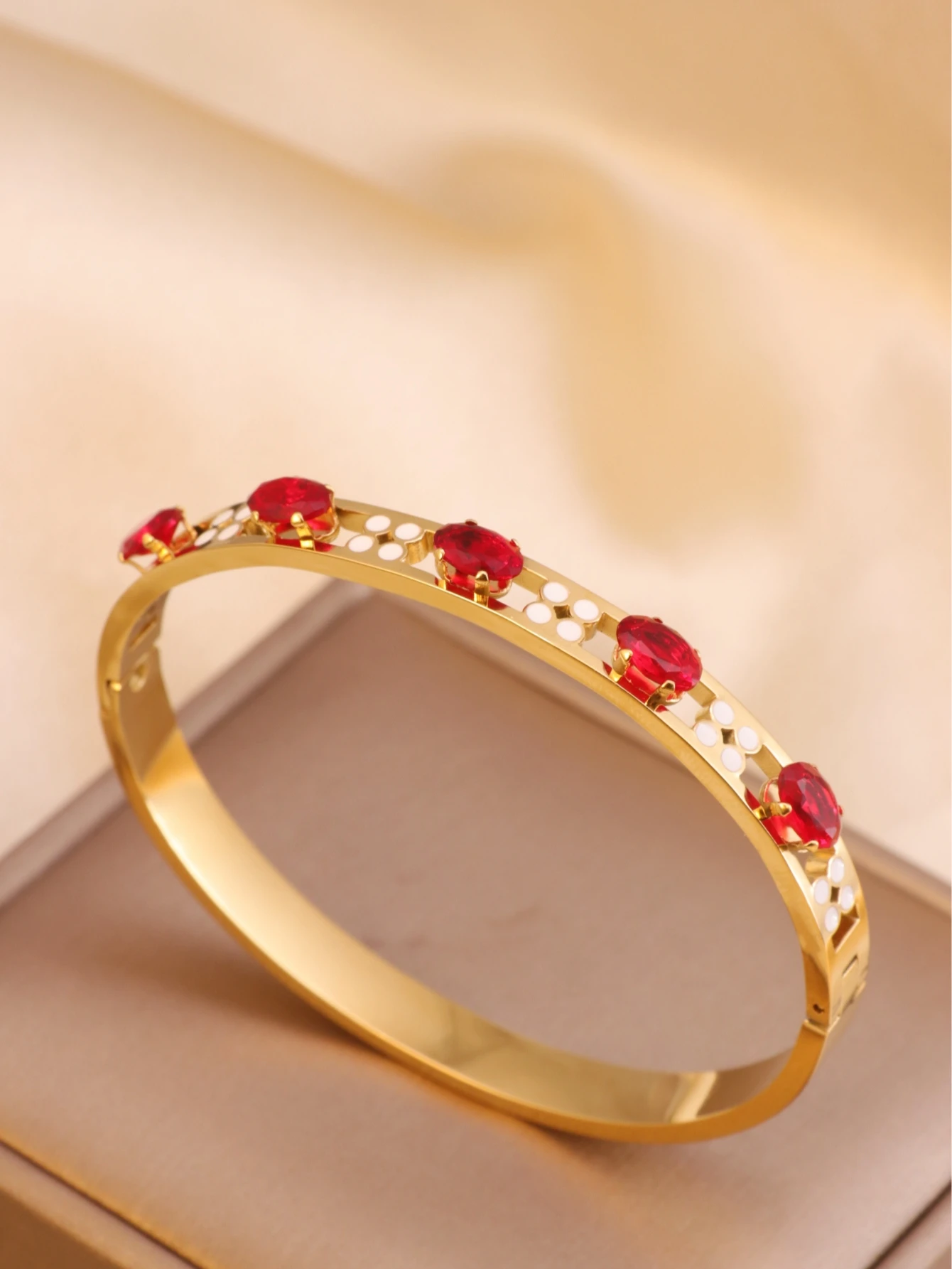 Модный женский браслет из титановой стали