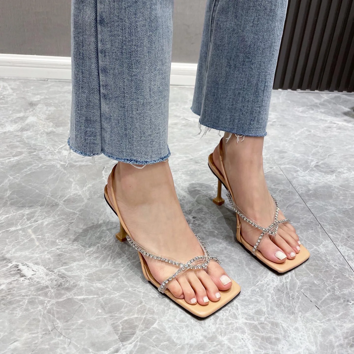 

Сандалии женские на низком каблуке, шлепанцы на платформе, с квадратным носком, на низком каблуке, большие размеры, цвет бежевый, 2022