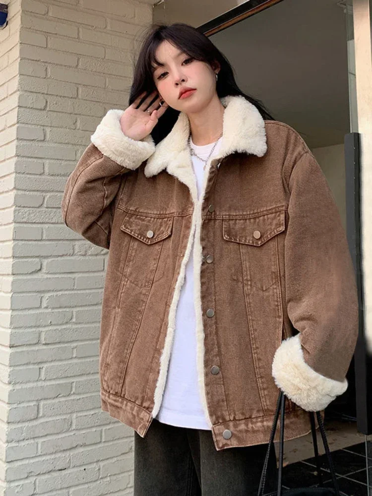 Женская джинсовая куртка с отложным воротником однобортная утепленная