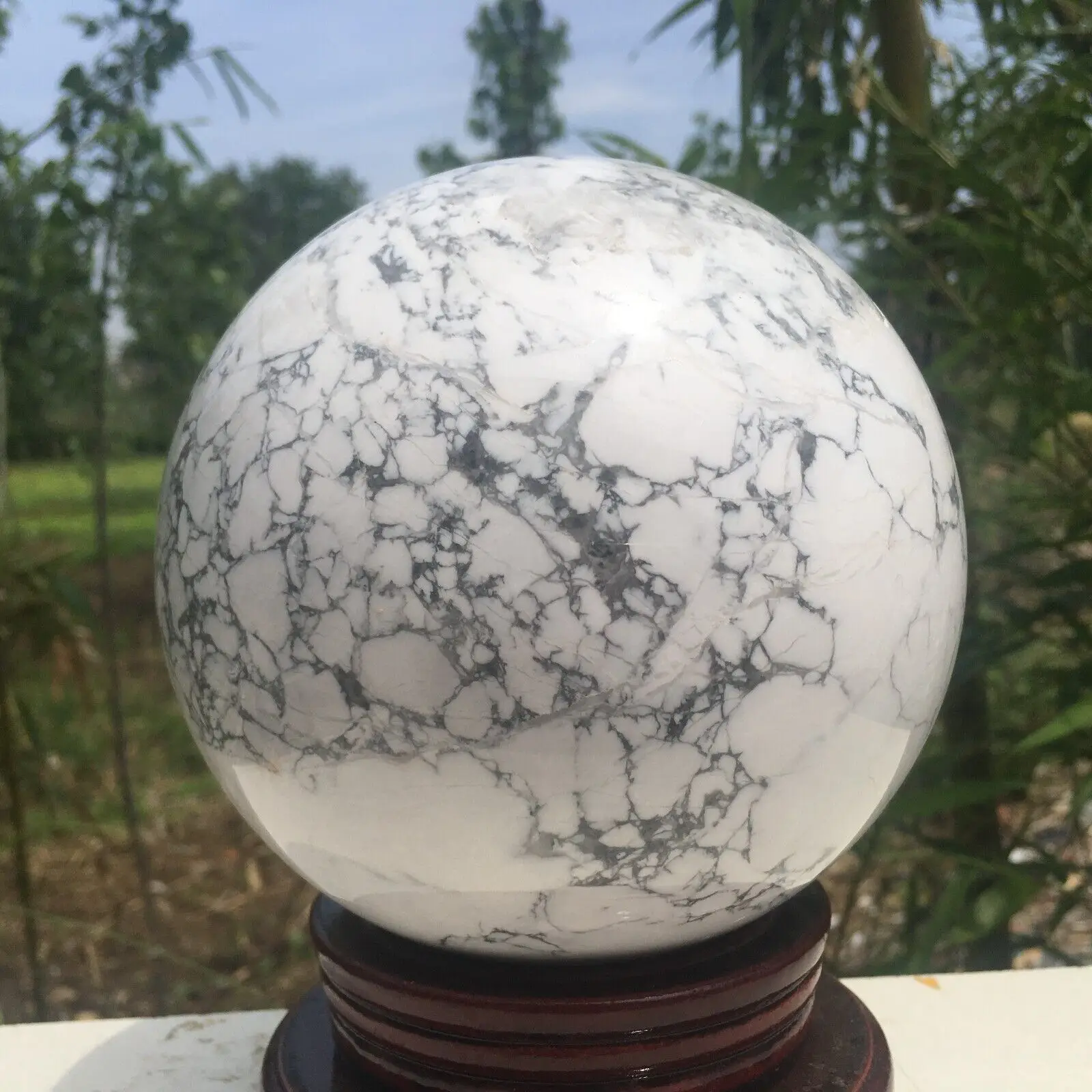 Натуральная сферическая лампа Howlite