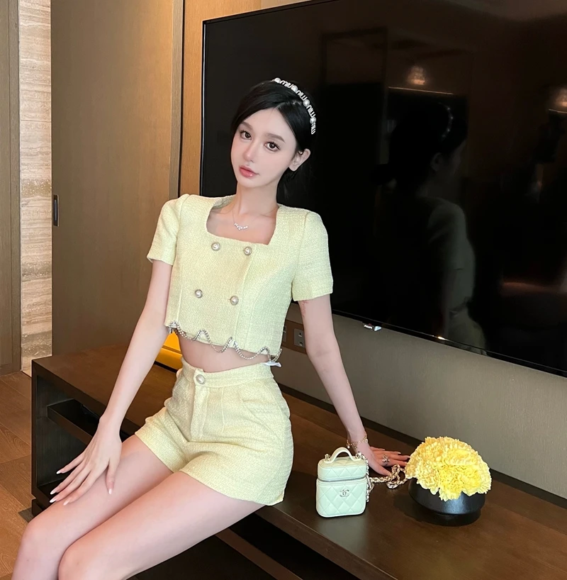 

Small Fragrance Fashion Suit Women Yellow Tweed Square Neck Open Waist Double-Row Short-Sleeved Top + Shorts Two-Piece Set