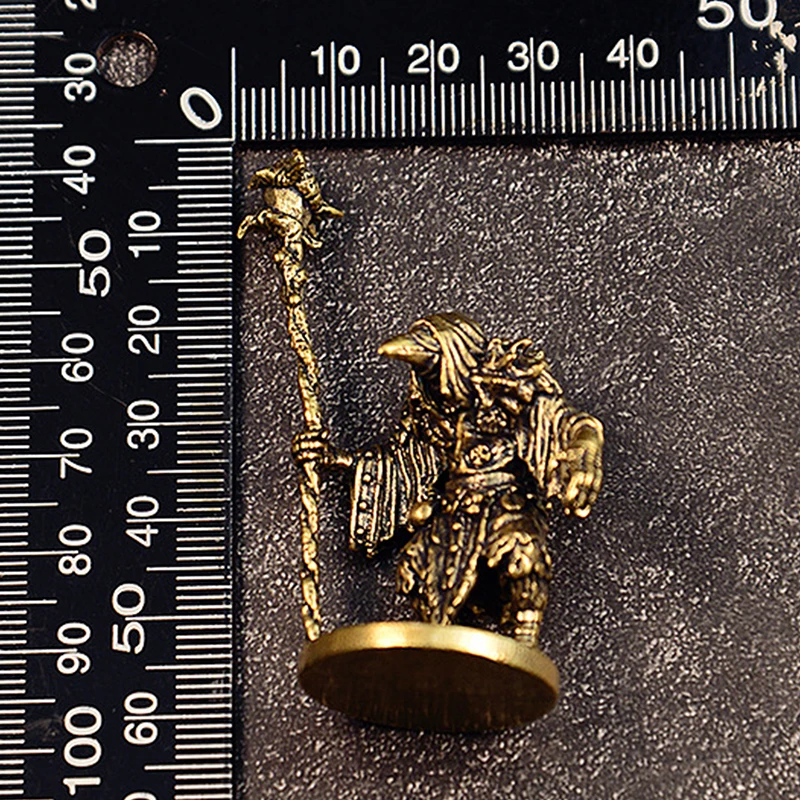 

Латунная статуя волшебника CANAMEK