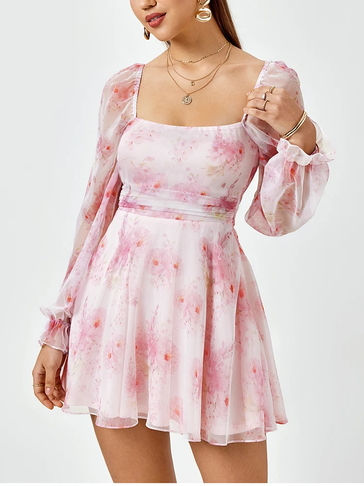 Женское мини-платье с рукавами-фонариками и открытой спиной