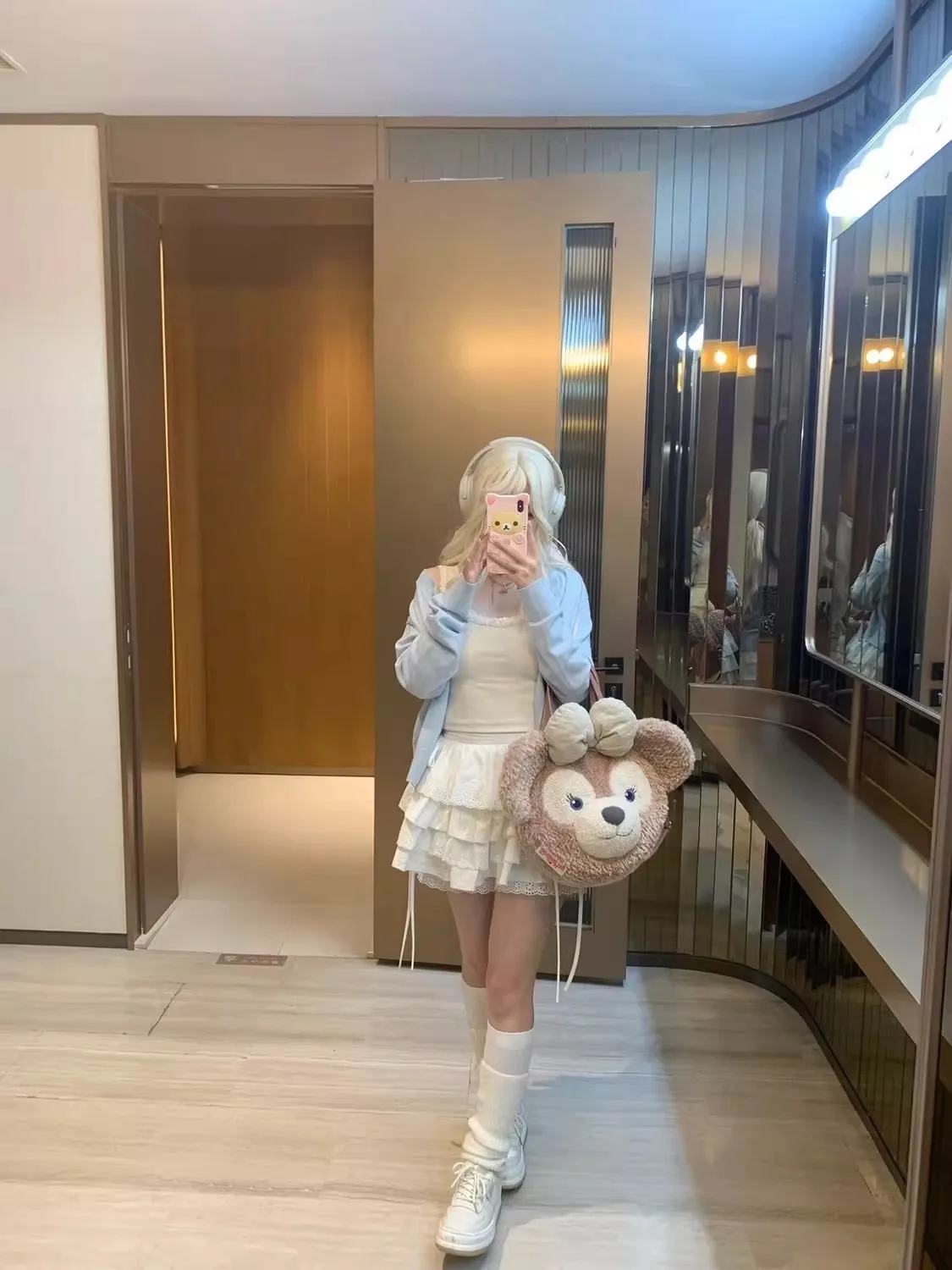 Женская многослойная мини-юбка с оборками белая бантом и кружевом лето 2024