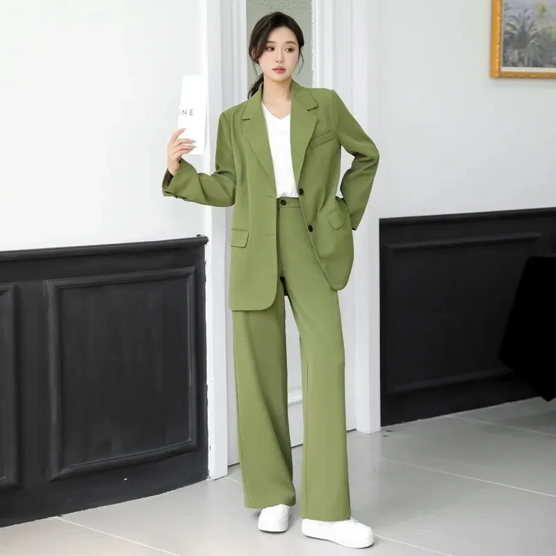 Рисунок 2 - Женский офисный костюм