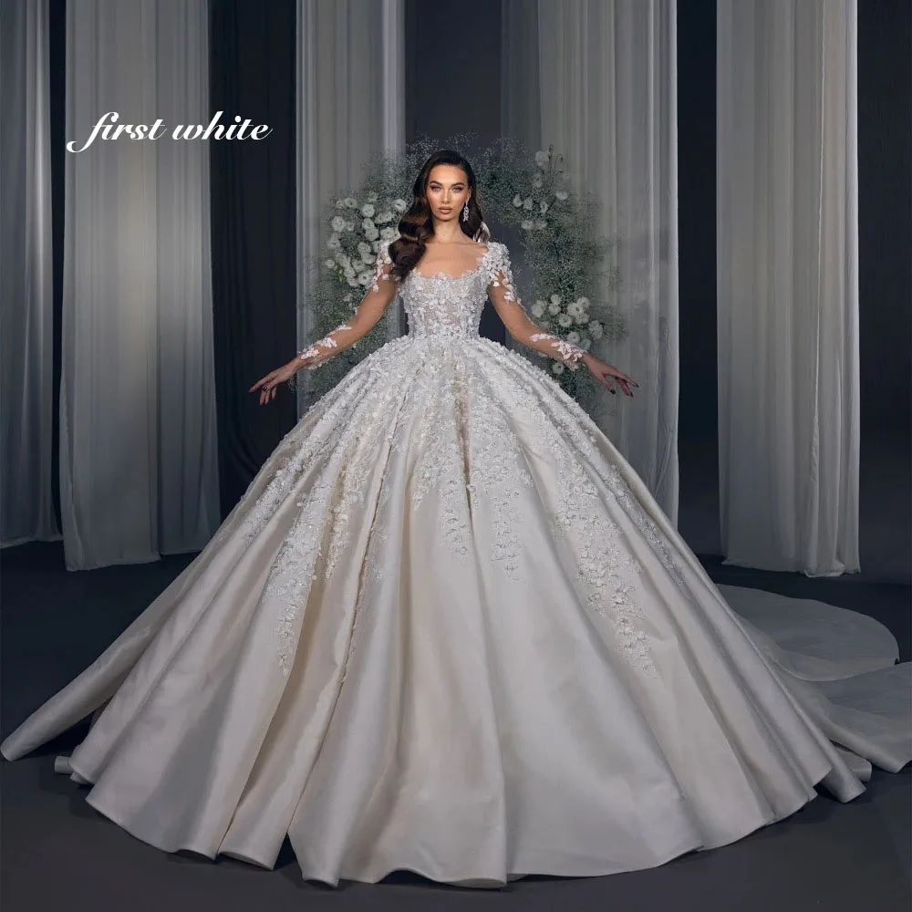 Великолепное бальное платье с круглым вырезом и длинными рукавами свадебное