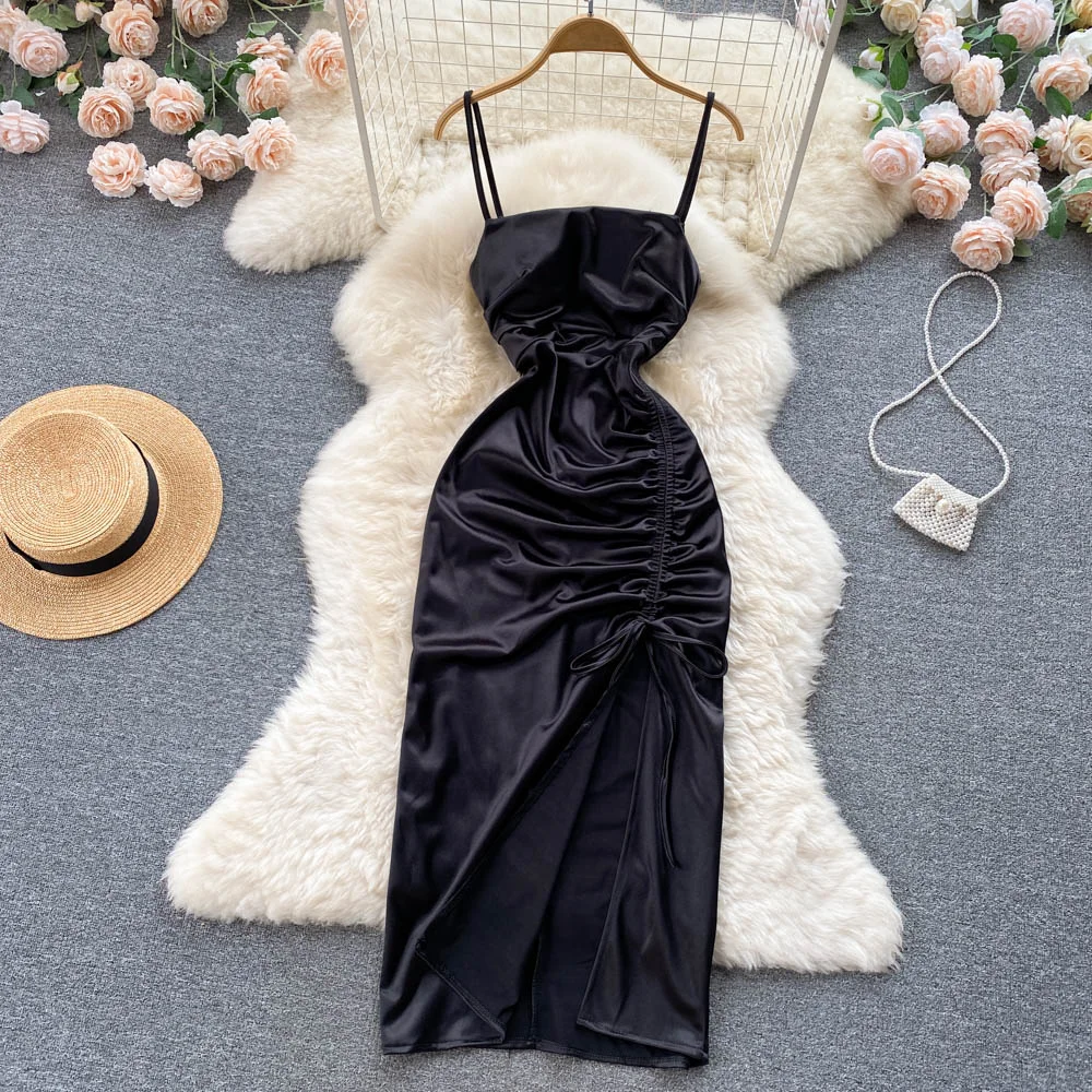 Женское платье-карандаш с леопардовым принтом черное облегающее открытыми