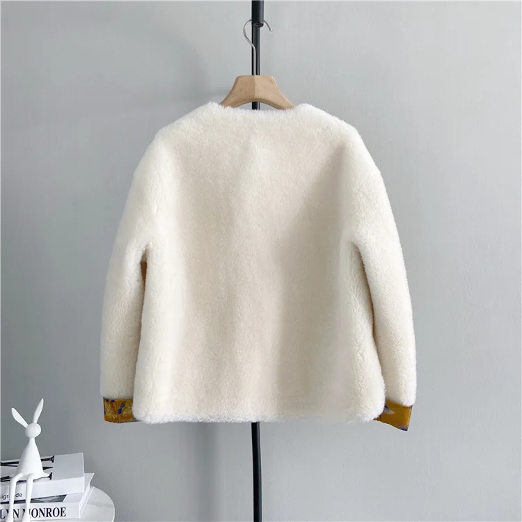 

Genuine luxury Small Fragrance Short Grain Sheep Shearing Black White Lamb Wool Composite Coat Youth Autumn and Winter