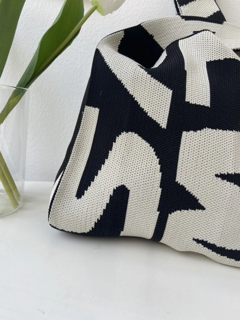 Модная черно-белая Асимметричная вязаная сумка-тоут с графическим рисунком