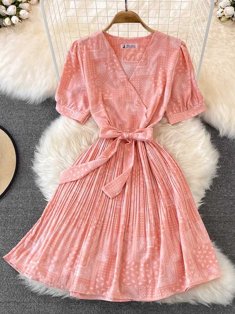 

Женское пляжное платье-трапеция с высокой талией и V-образным вырезом