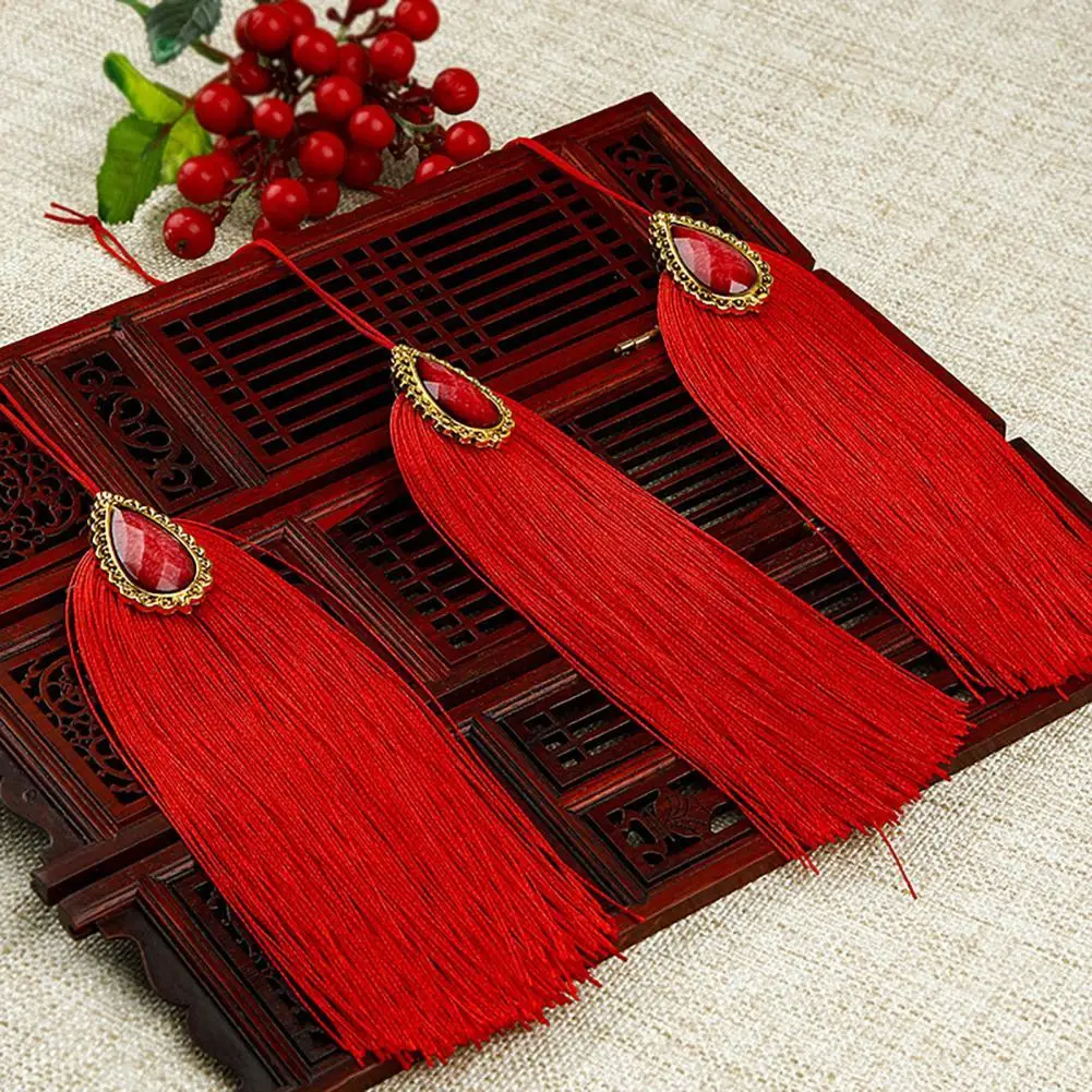

2Pcs Functional Tassel AccessoryWide Application Nice-looking Resin Chinese Red Door Decoration Tassel for Curtain