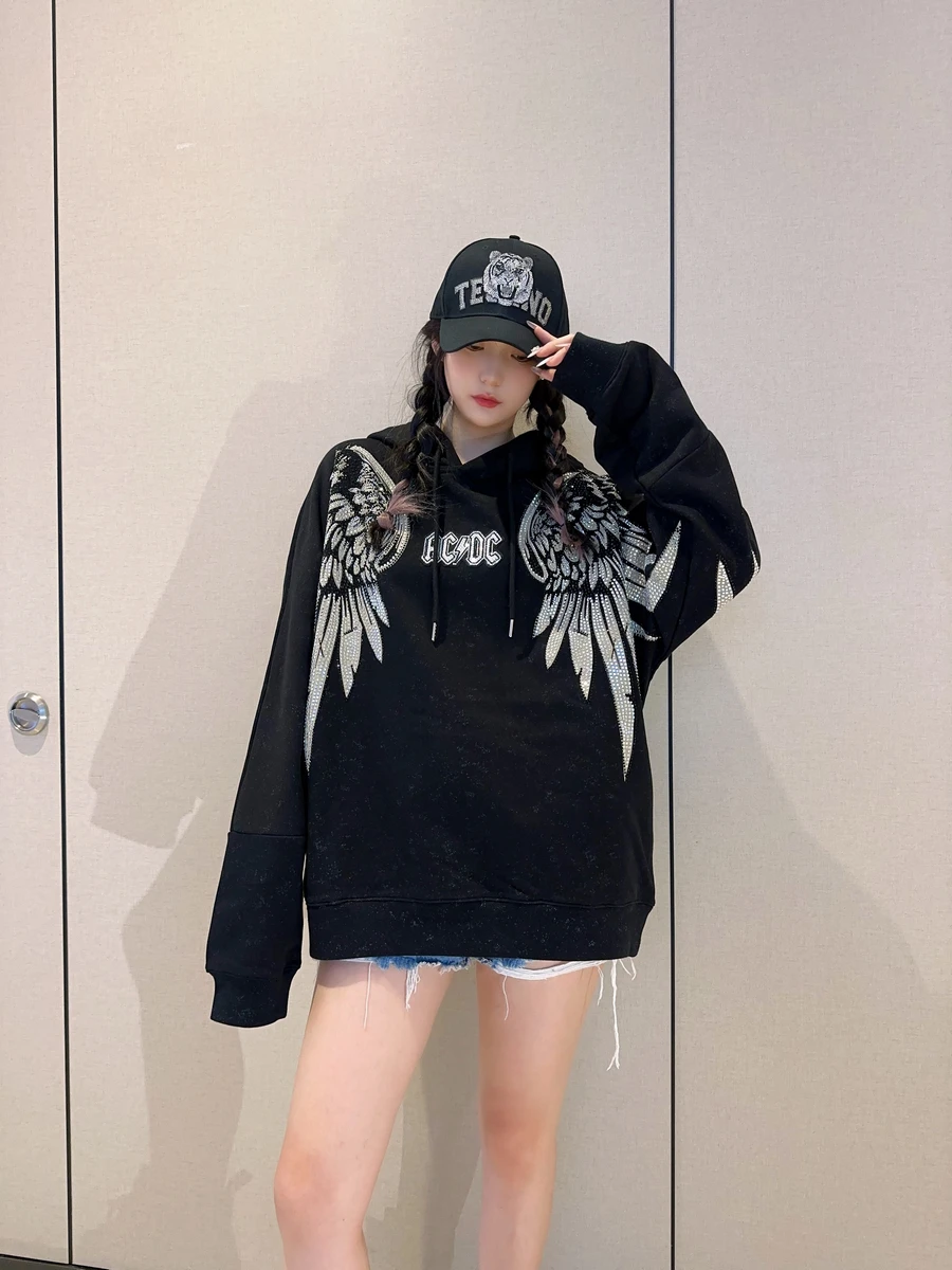 Рисунок 3 - Роскошные модные женские свитера с большими крыльями