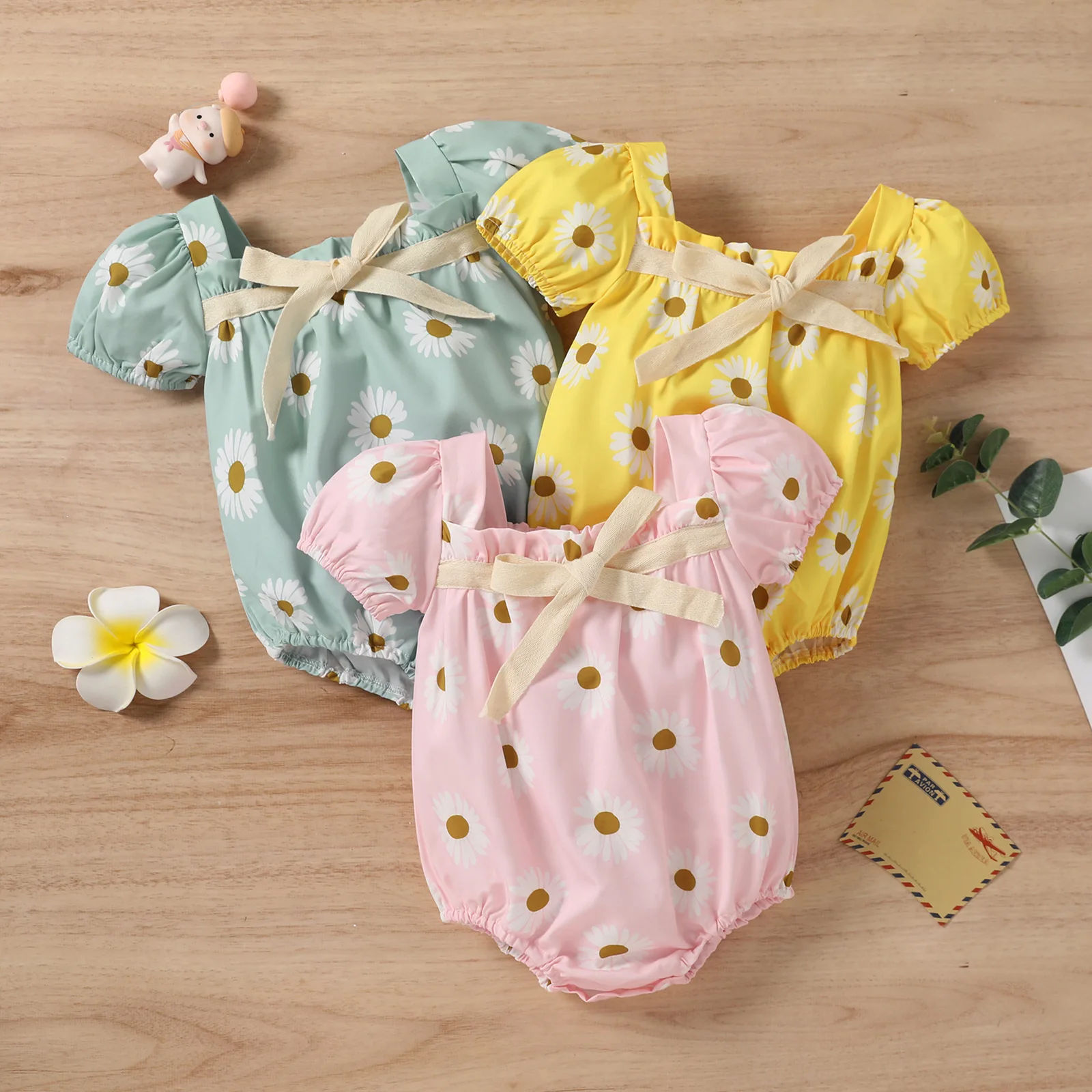 

Детский комбинезон с коротким рукавом, с принтом хризантемы