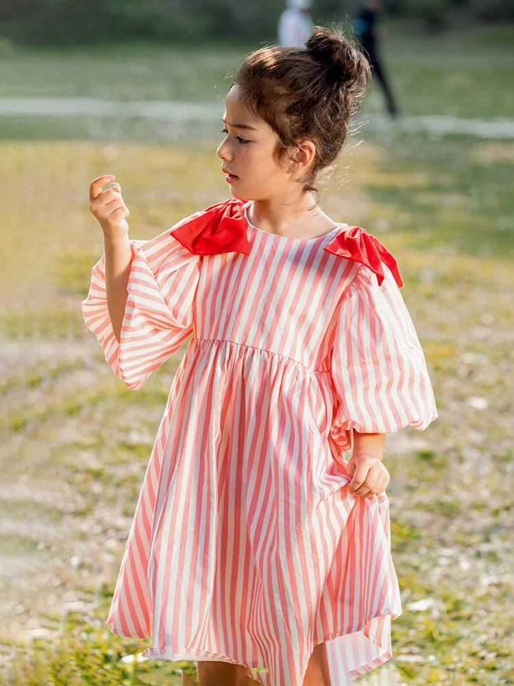 

Летние платья для девочек, в красную полоску, 100% хлопок, кавайная модная детская одежда, 2 банта, свободная детская одежда с рукавом до локтя, ...