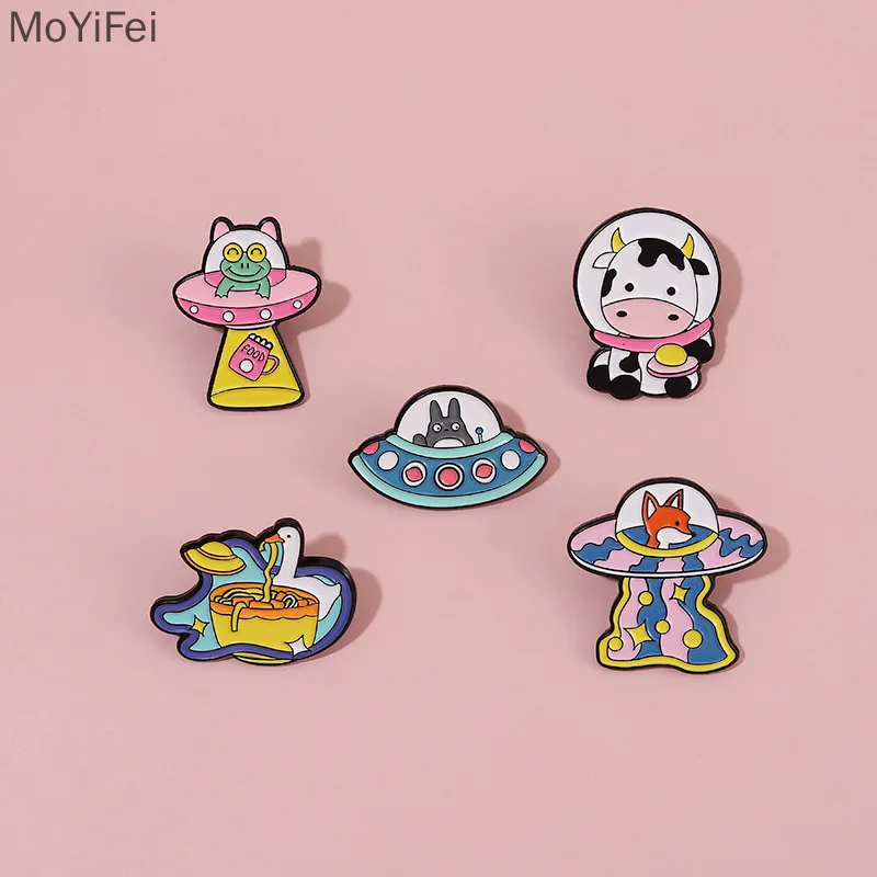 

Enamel Pin - Astronaut Frog Dragon Cat Spaceship Bubble Face Goose Cartoon Metal Emblem Chest Pin Backpack Jacket Decoration