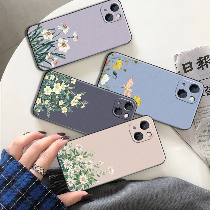 

Small Daisy Flowers For Apple iPhone 13 12 11 Pro 12 13 Mini X XR XS Max SE 5 6 6s 7 8 Plus Phone Case Back Soft Black