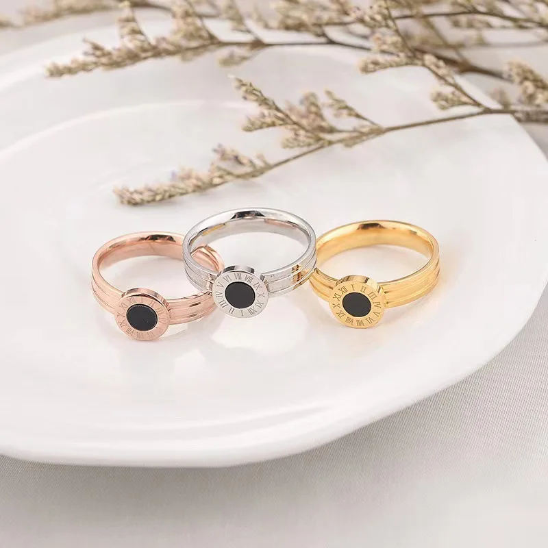 

Женское кольцо из титановой стали с римскими цифрами