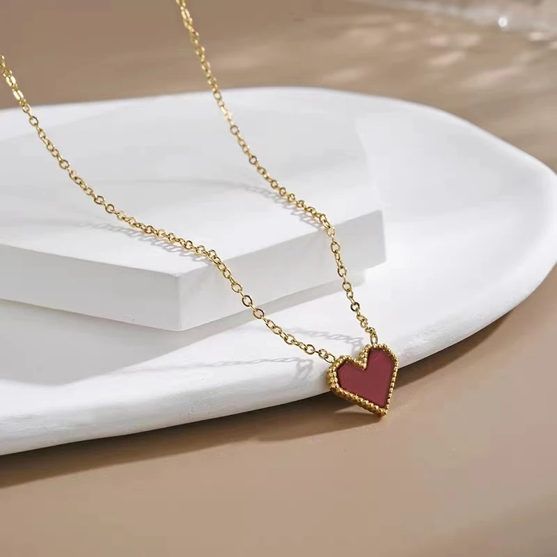 

2023 Summer New Styles Red Heart Necklace Female Exquisite Layer Pendant Clavicle Chain Necklace Wedding Party Jewelry Gifts