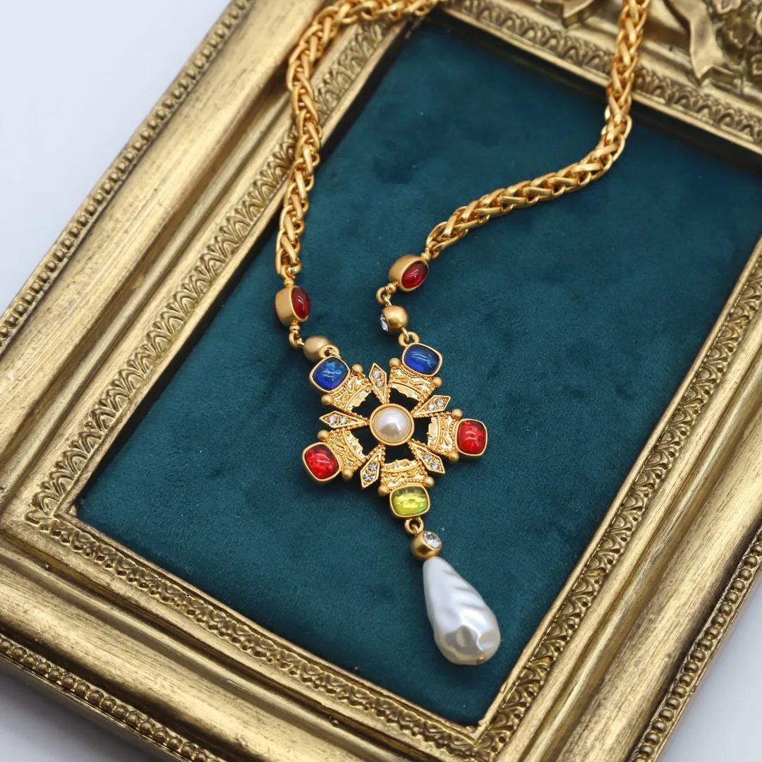 

Antique Antique Colored Glass Pearl Pendant Vintage Necklace