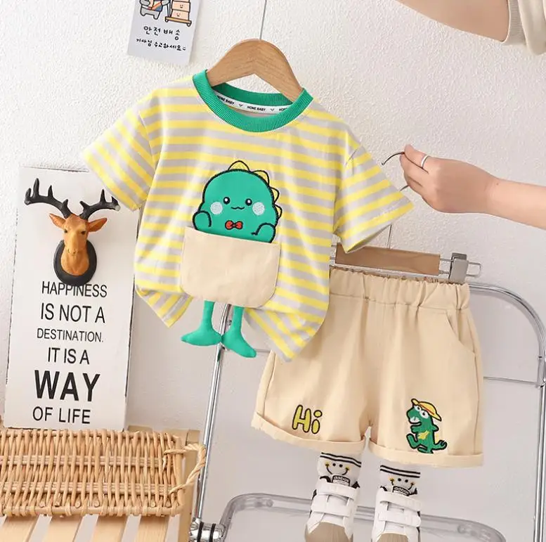 

Комплект одежды для маленьких мальчиков, одежда в Корейском стиле, рубашка с короткими рукавами и шорты в полоску с карманами и динозавром, детские летние спортивные костюмы