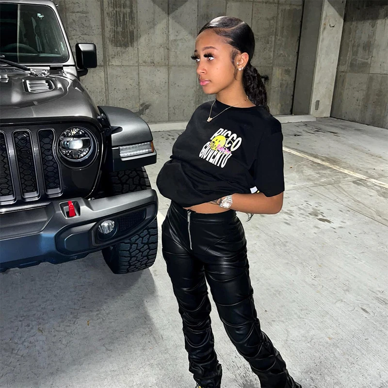 

Женская футболка с коротким рукавом, круглым вырезом и надписью «Smiley»