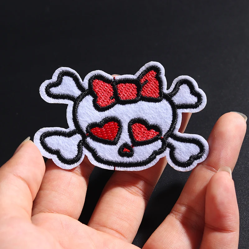 

Love skullsize: 7.1x5cm Patches Iron-On Clothe Embroidery Applique Sewing Supplies Decorative HANDMADE Badges