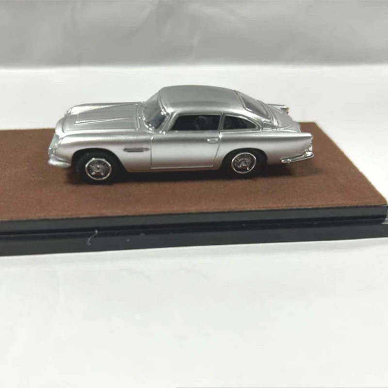 Модель автомобиля из сплава под давлением Мартин DB5 в масштабе 1:64 статический